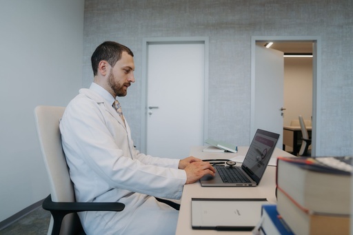 Consultație de anamneză (online)